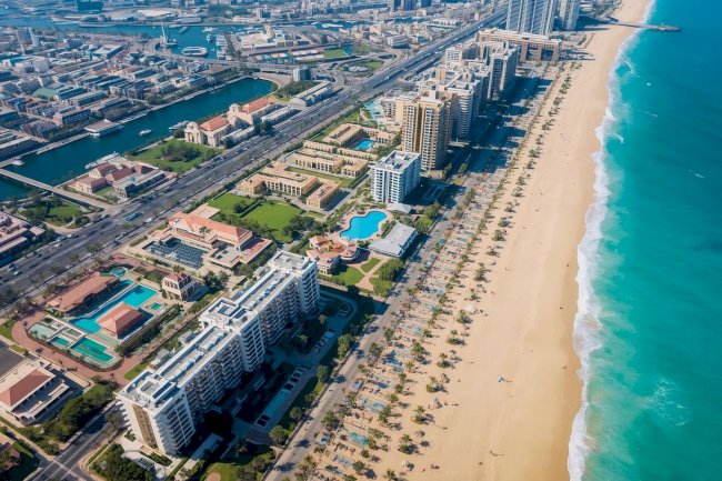 Jumeirah Beach Residence (JBR) Projeleri: Dubai’nin Sahil Kıyısındaki Lüks Yaşam Merkezi